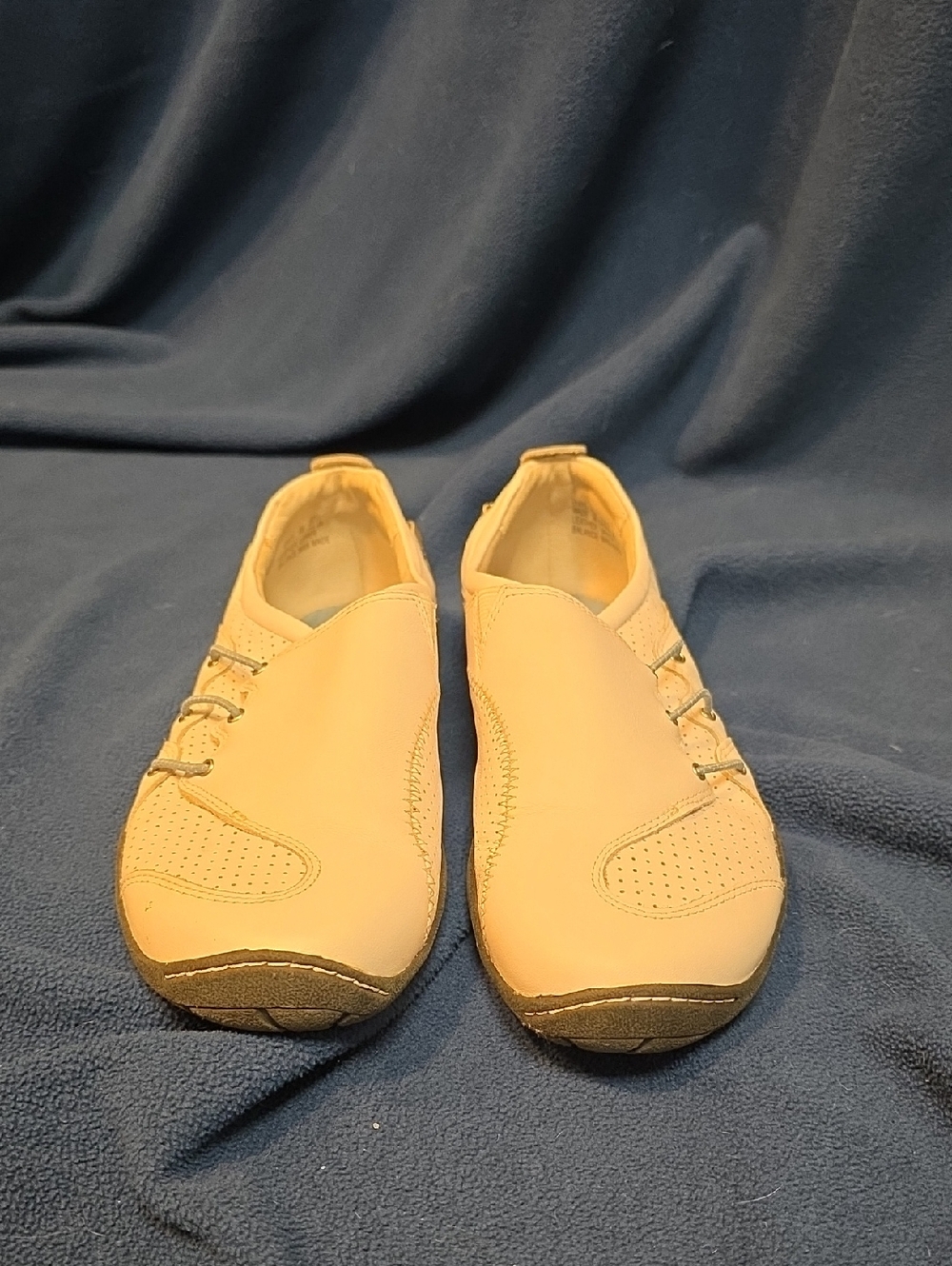 Privo By Clark’s Leather Womens Size 6M White With Gray Elastic NICE!
